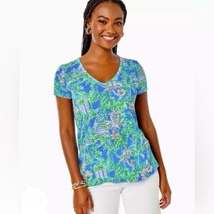 🆕💕🌴LILLY PULITZER🌴ETTA V-NECK TOP/ BOCA BLUE BENEATH THE BOUGAINVIL